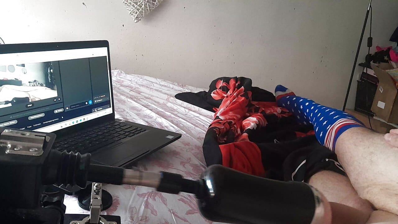 Cumming by my fuckmachine - video by JasperGeil cam model