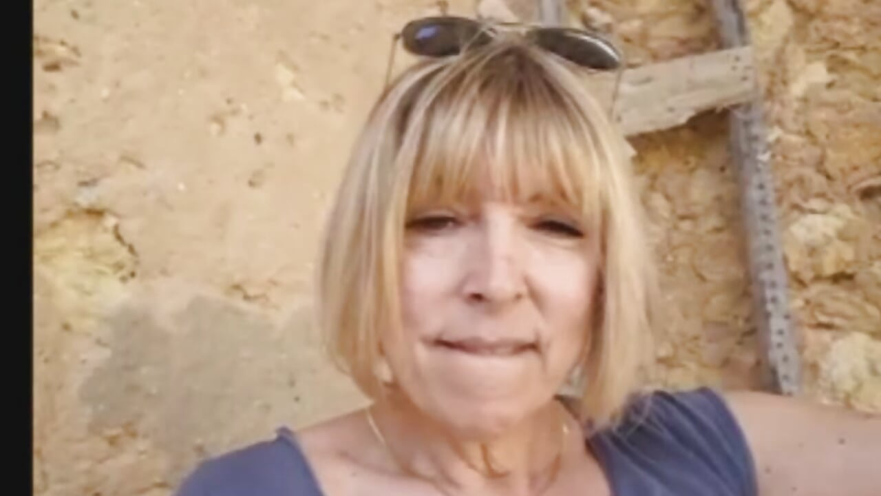 me being NAWTY outside - Video von NAWTYClassyBritMILF Cam-Model