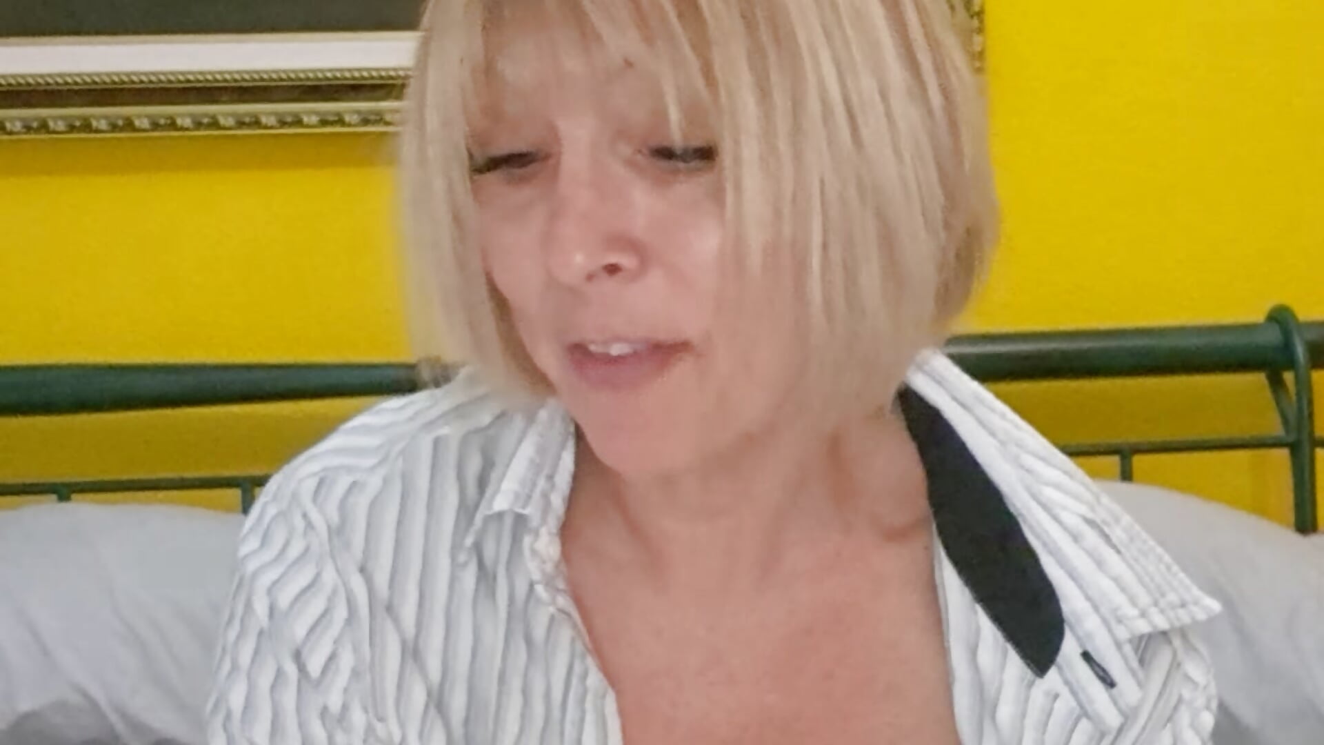 Mummy's nawty boy Dean - Video von NAWTYClassyBritMILF Cam-Model