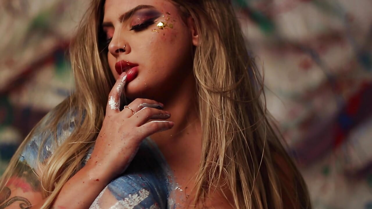 intro - video by Valentinehellss cam model