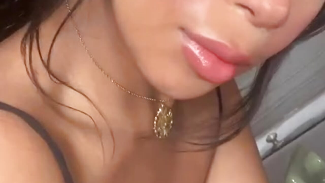 kiss me honey 👀💝 - video di Sol_Vanegas modella di cam