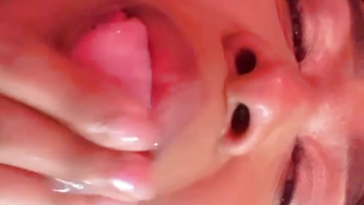 4 FINGERS IN MY JUICY THROAT 😍👌 – video od webkamerové modelky Sol_Vanegas