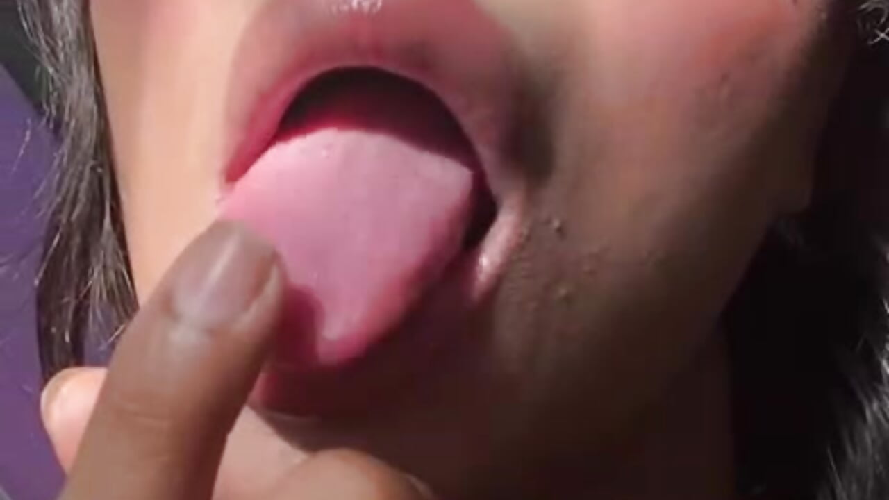 come and kiss my lips 👄🦋 – video modela na kameri Sol_Vanegas