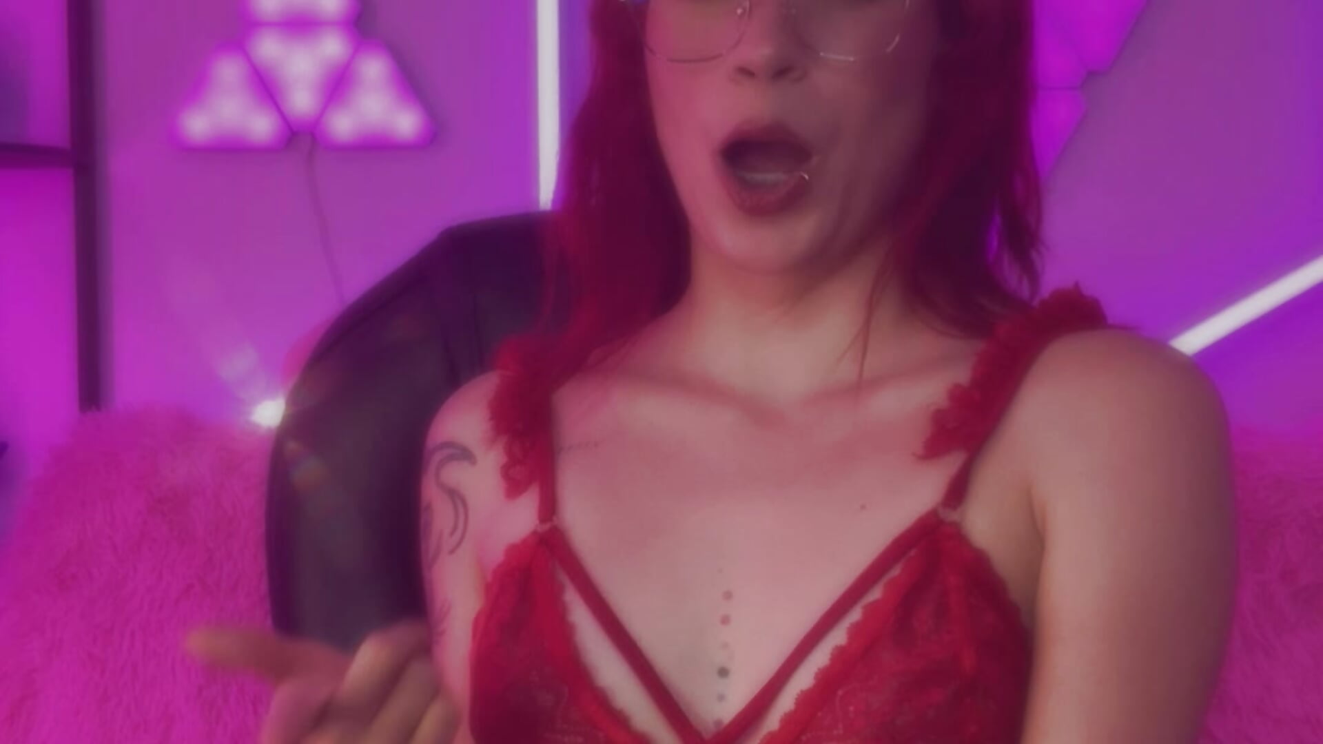 glow 2025 - video by Dayanna_adams cam model