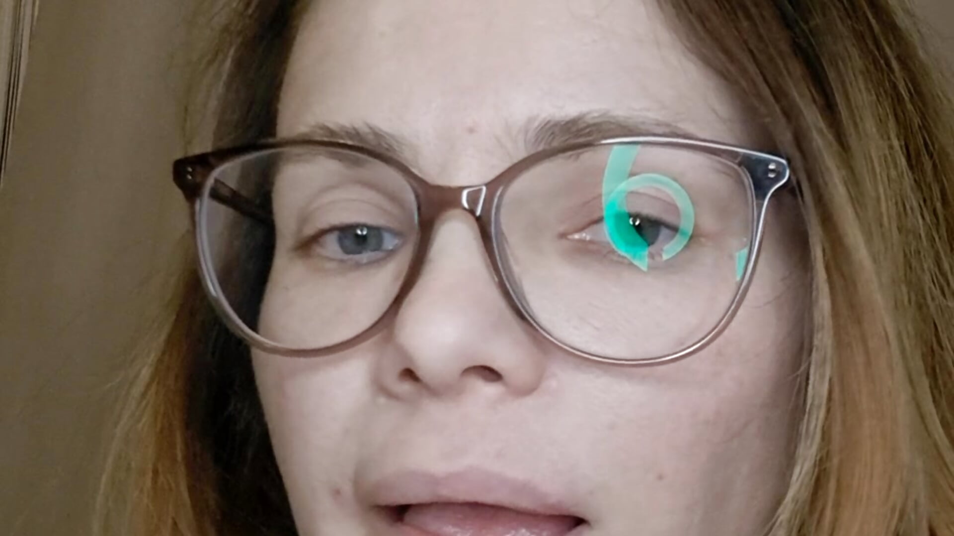 Shiny lips🫦 - video by SEA_Dream cam model