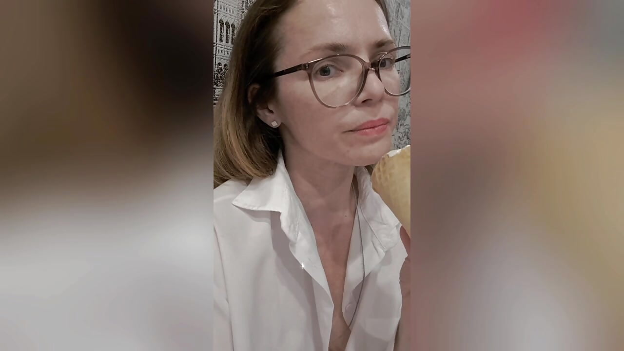 ice cream ;) - video by SEA_Dream cam model