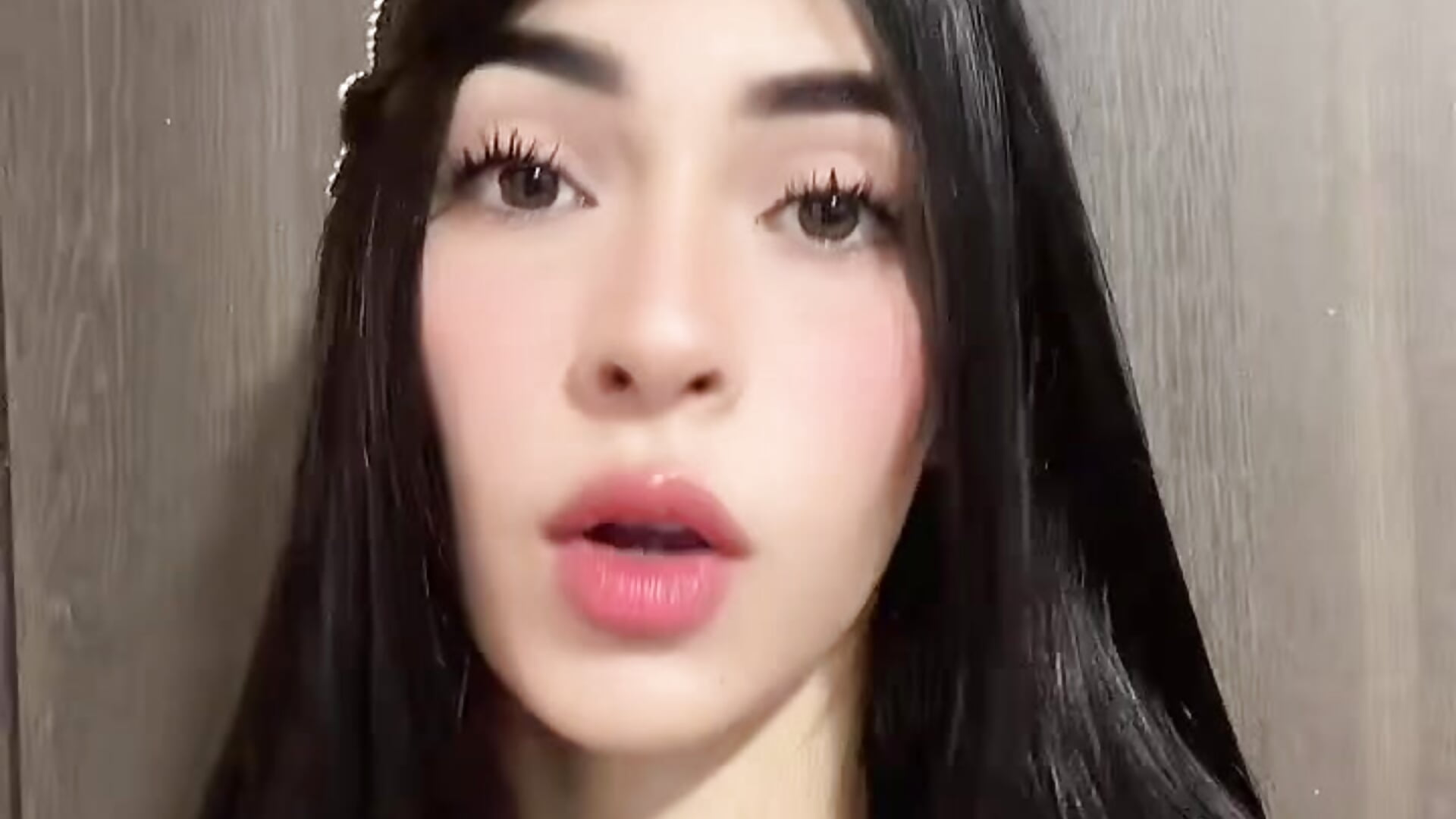 Face and hair ✨ - video by _Zahiira_ cam model