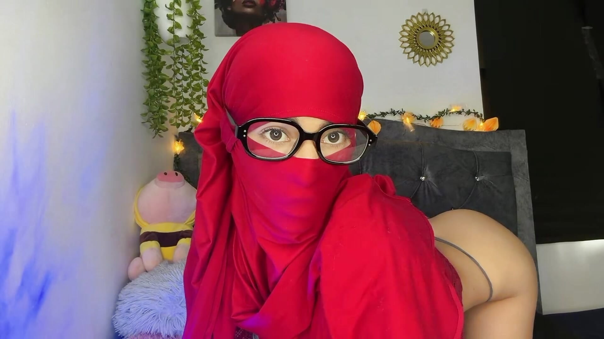 Help me please 🔥 - video by _Zahiira_ cam model