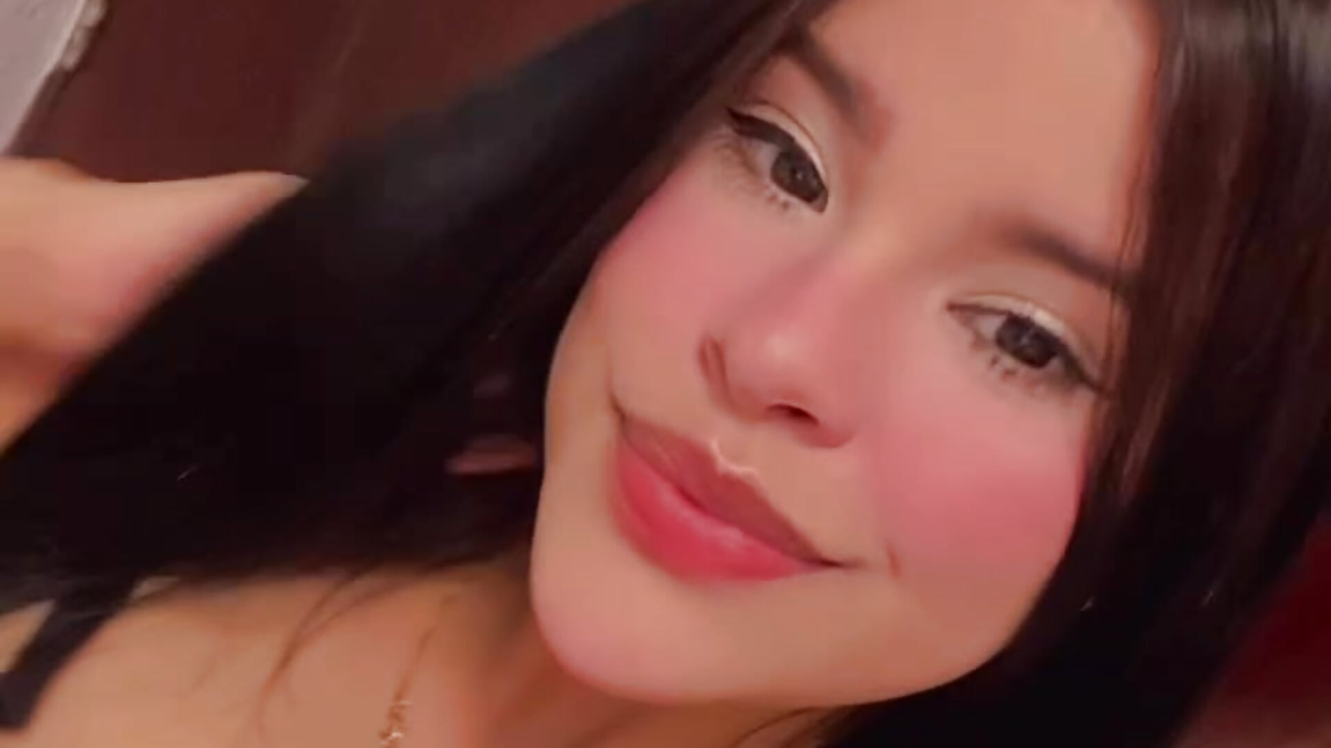 Ojitos lindos💜 - video by Aisha_poweer cam model