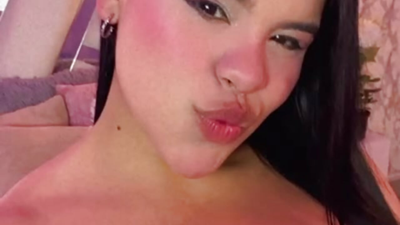 Hii💕 - video by Aisha_poweer cam model