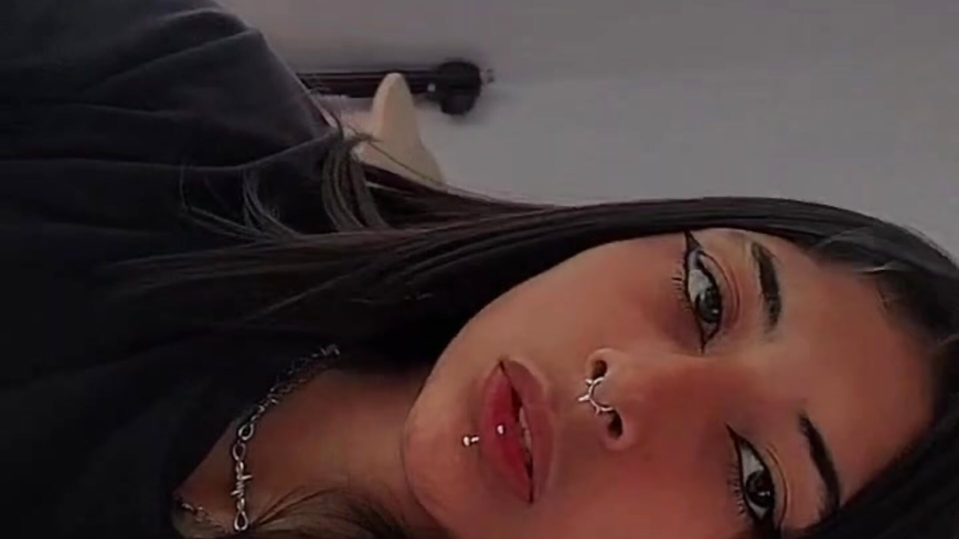 🥴🥴 - video oleh model kamera RavenGloomy