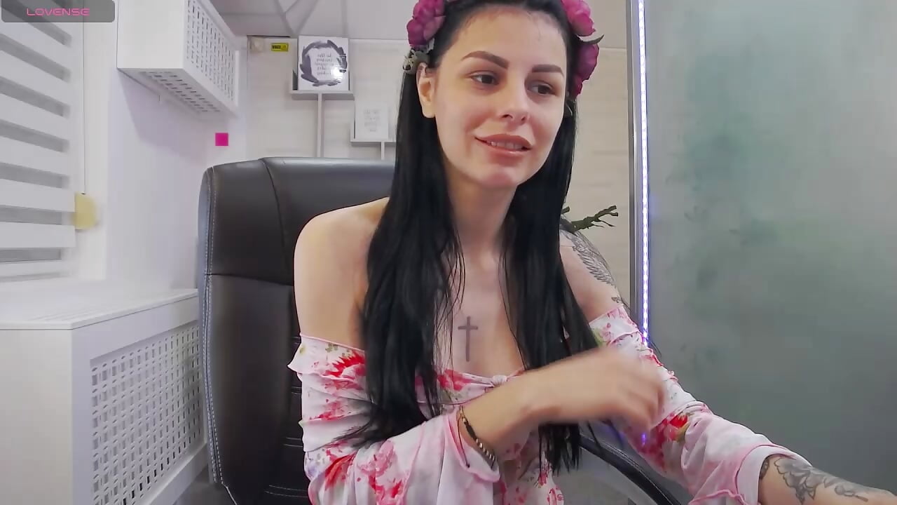 Running fingers through my pretty hair - vídeo de la modelo de cam KittieXMoon