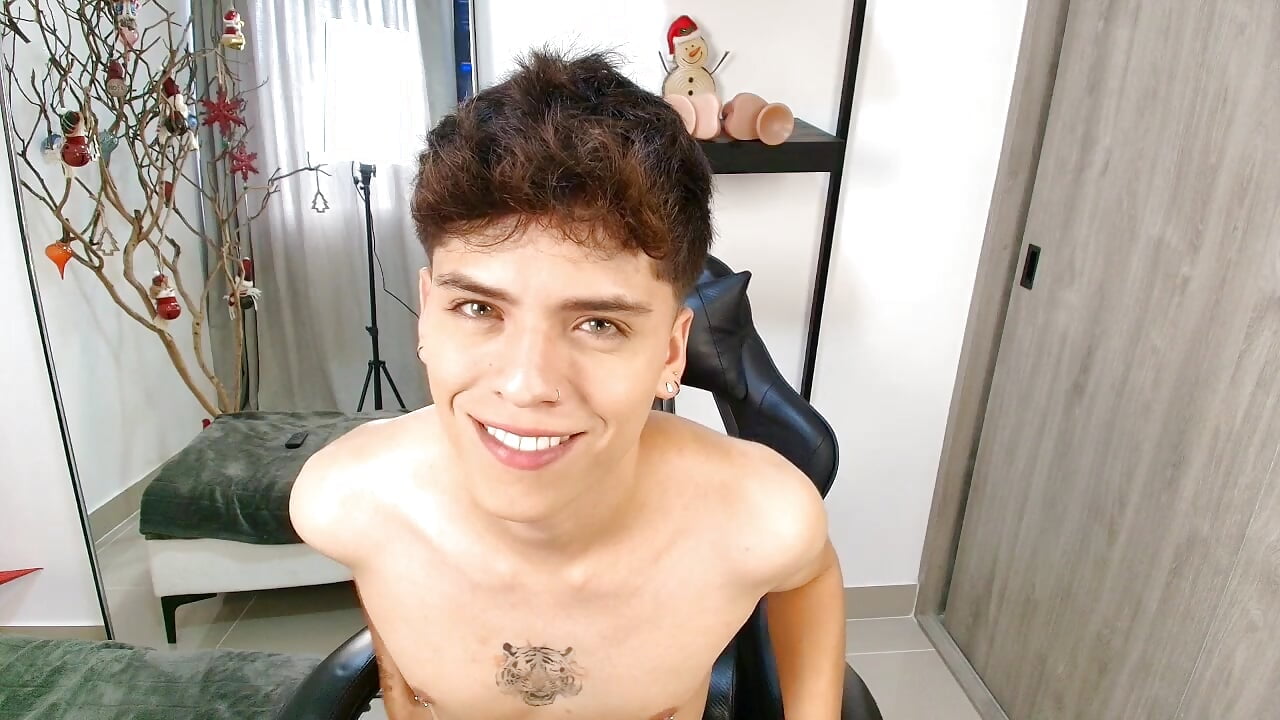 my piercings - video av stev_austin_ cam model