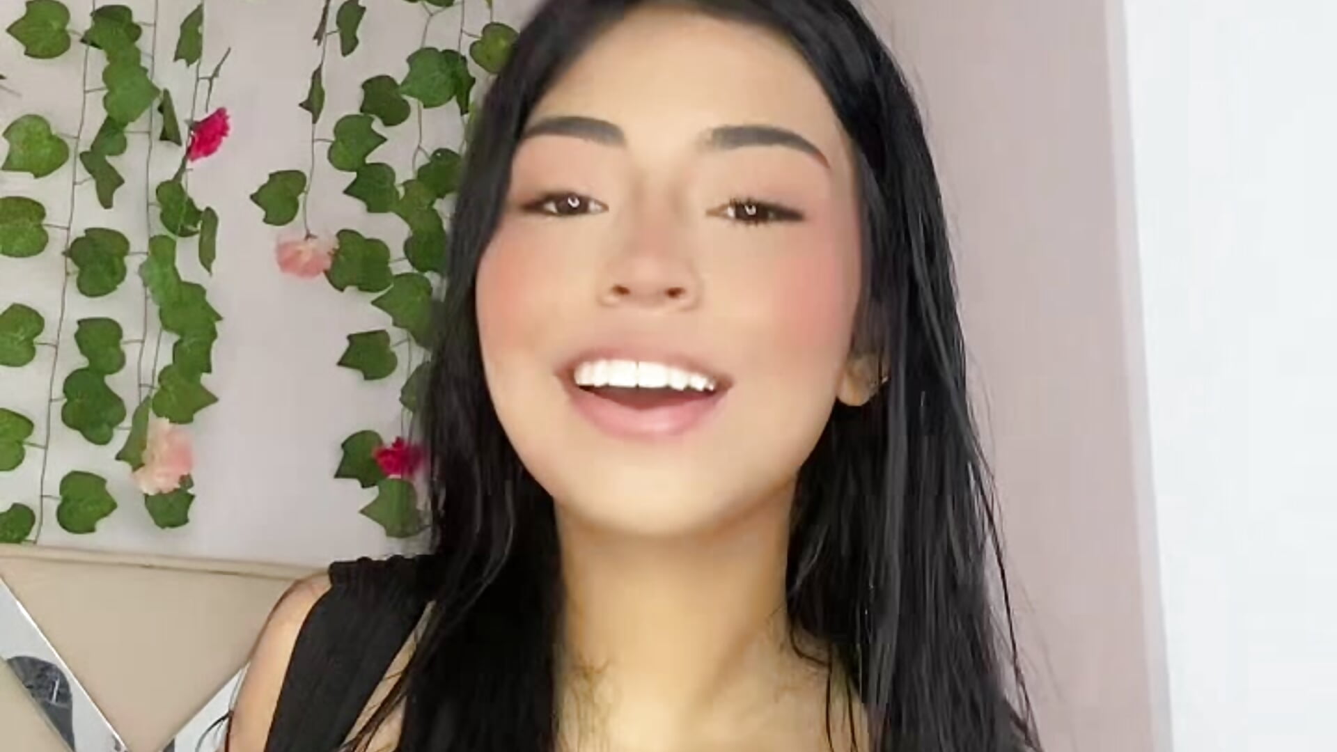 hey sweeties! are you ready for today? I’m finishing my makeup to see you today at 3pm 🩷 - video by AprilAddams_ cam model