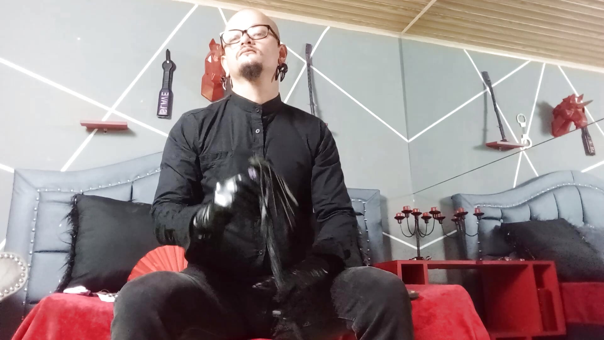 gloves– zain_kreigger kameramodell videója