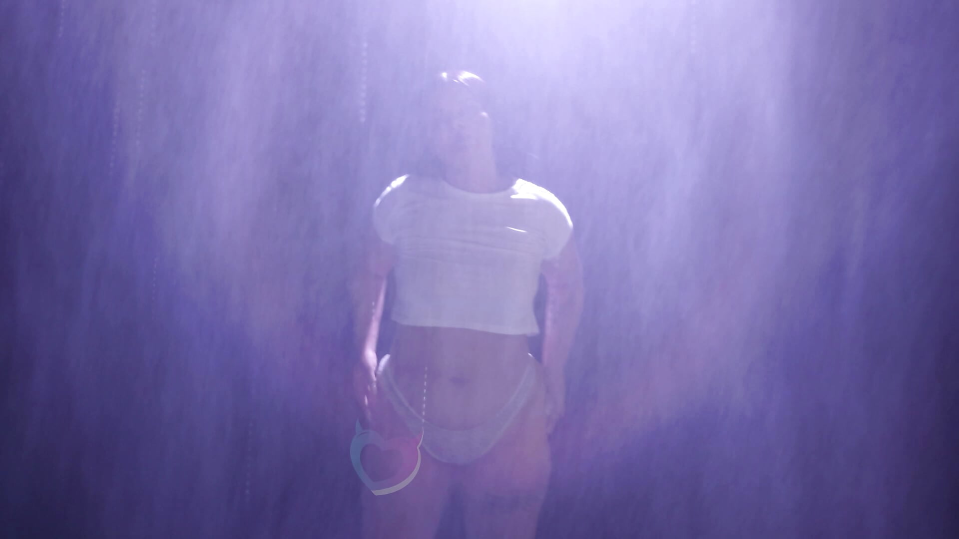 Soaked in rain, lost in lust 💦🔥 – video od webkamerové modelky EternaAura