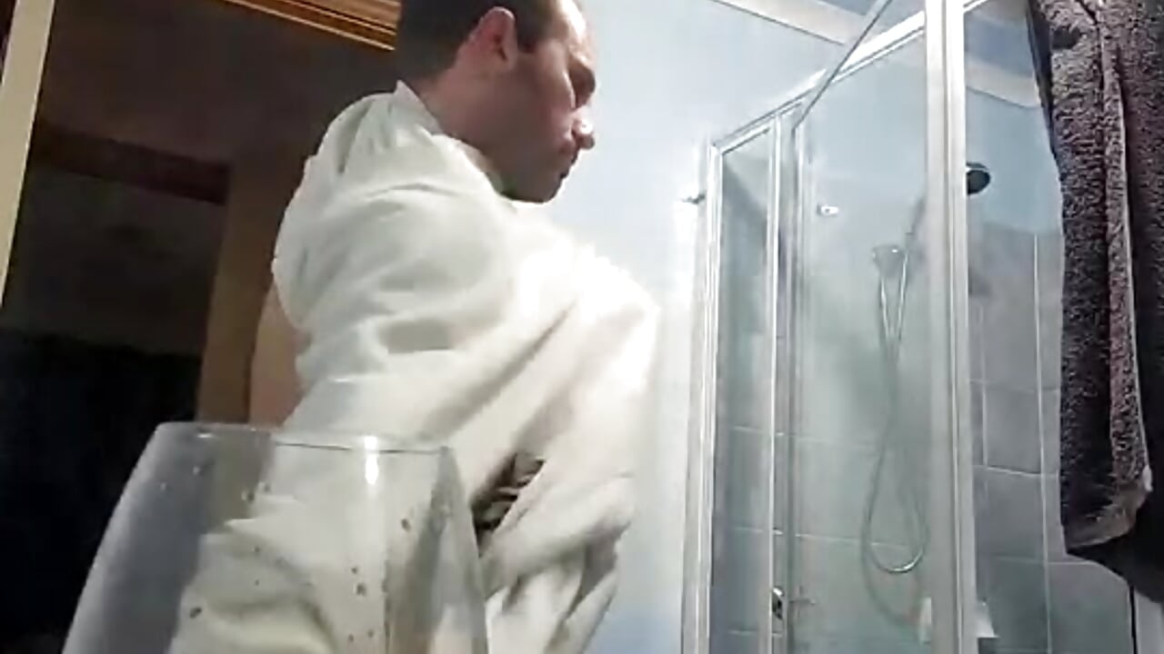 [13 Jun 18:56] Public Show - video by denzel_josh cam model