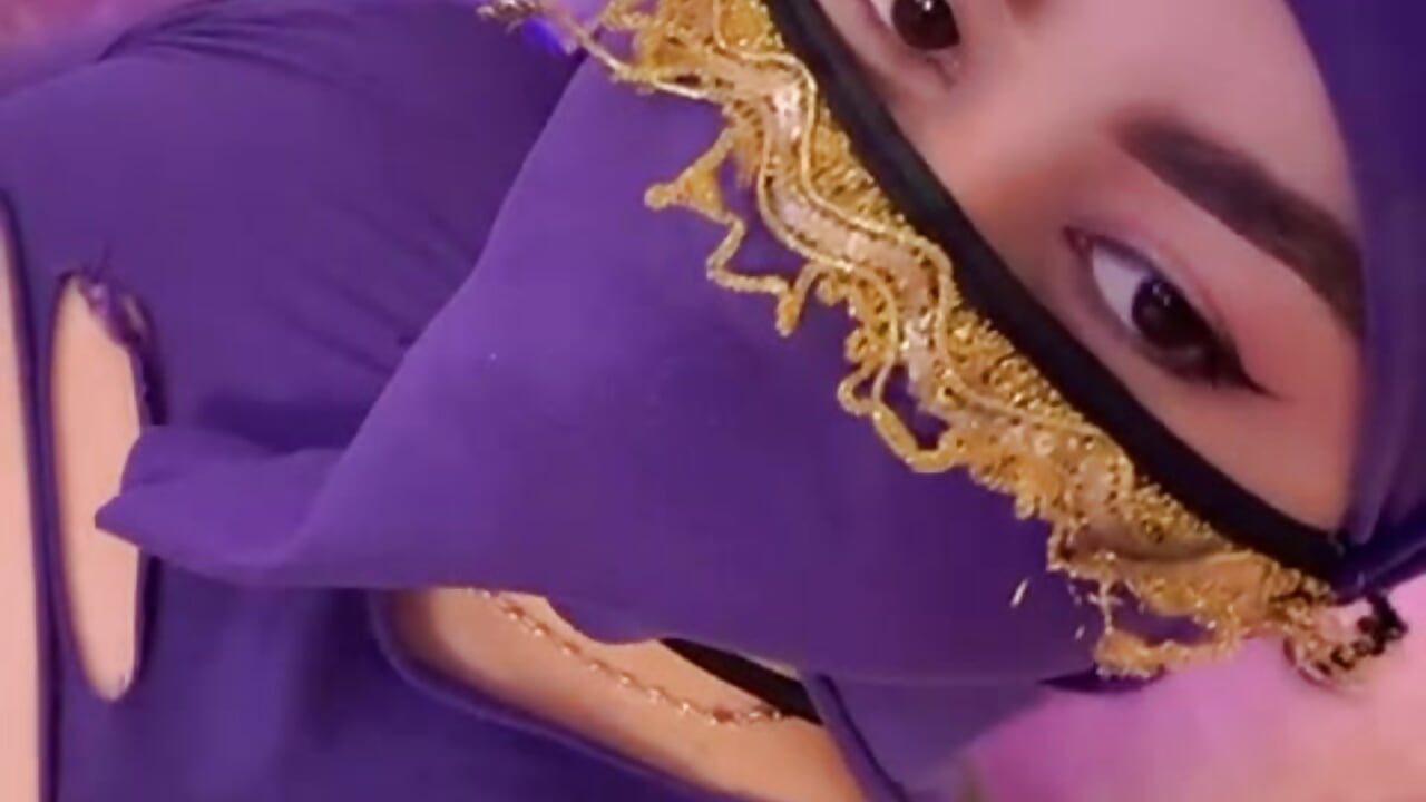 I'm not a craving... I'm the complete dessert. 😏🍒 - halabi_saha 캠 모델의 동영상