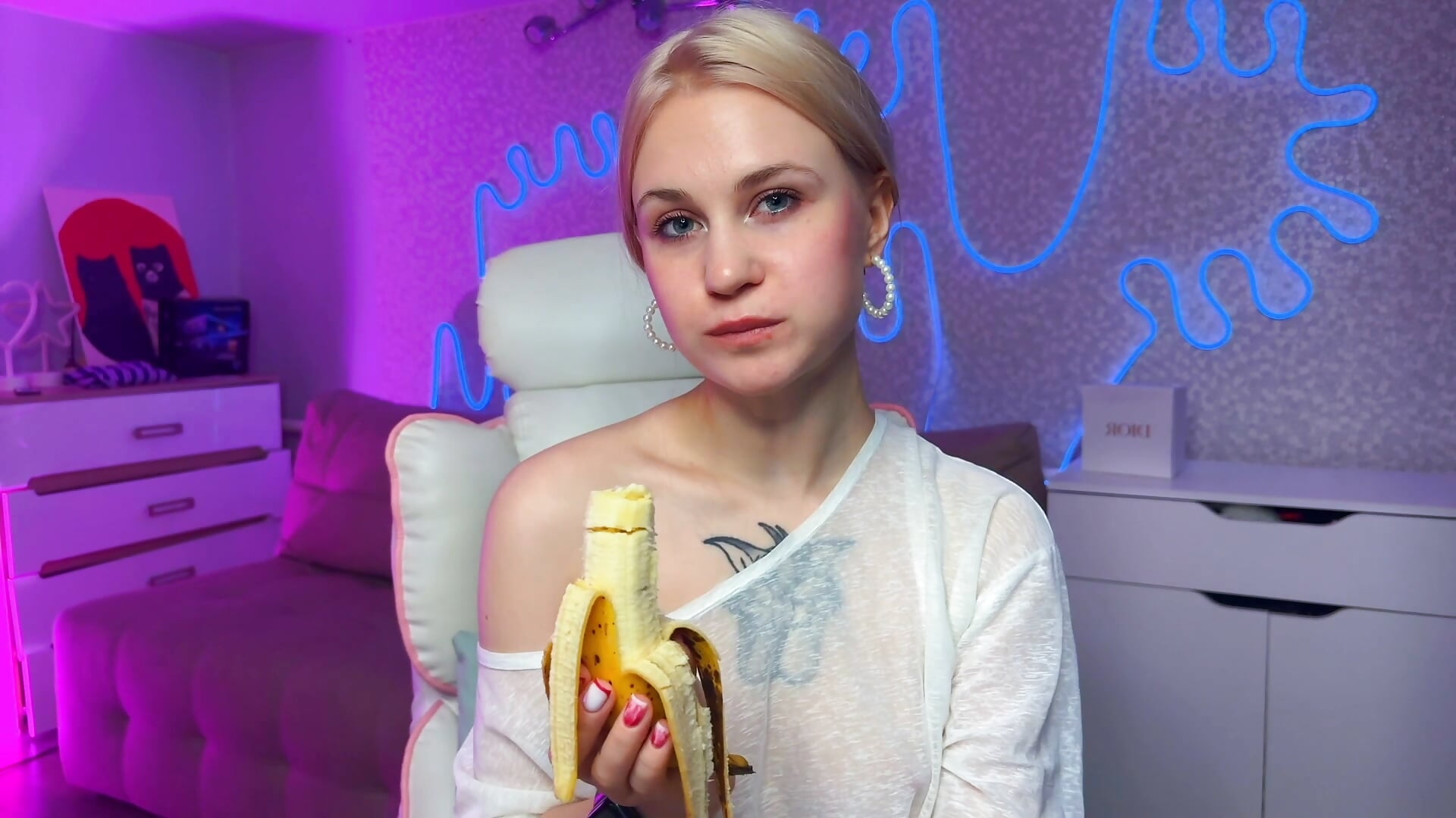 Eating a Banana ;) - video by Sofia_Kenwood cam model