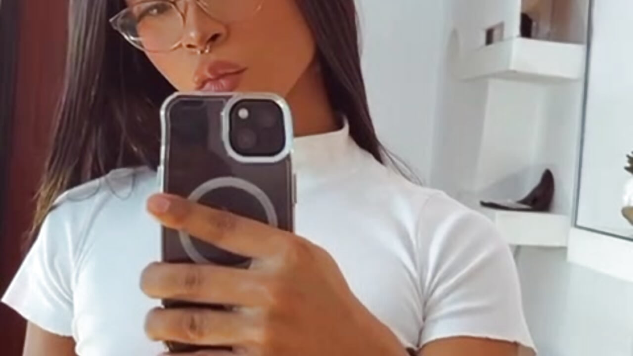 Love Me 🤍 — filmik Vicky_Hottman, modela(-lki) na kamerkach