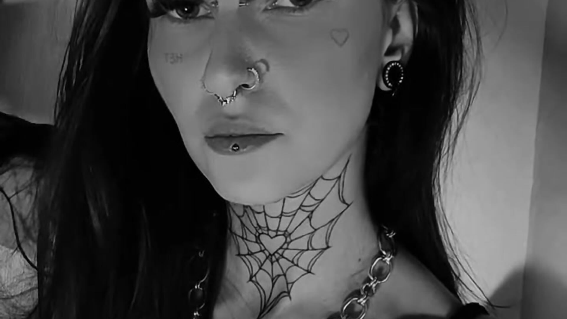 Me - BlueVelvetBat adlı kamera modelinin videosu