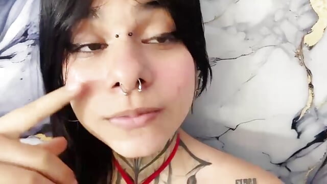 pircing - vidéo du modèle de showcams Emily_Evo