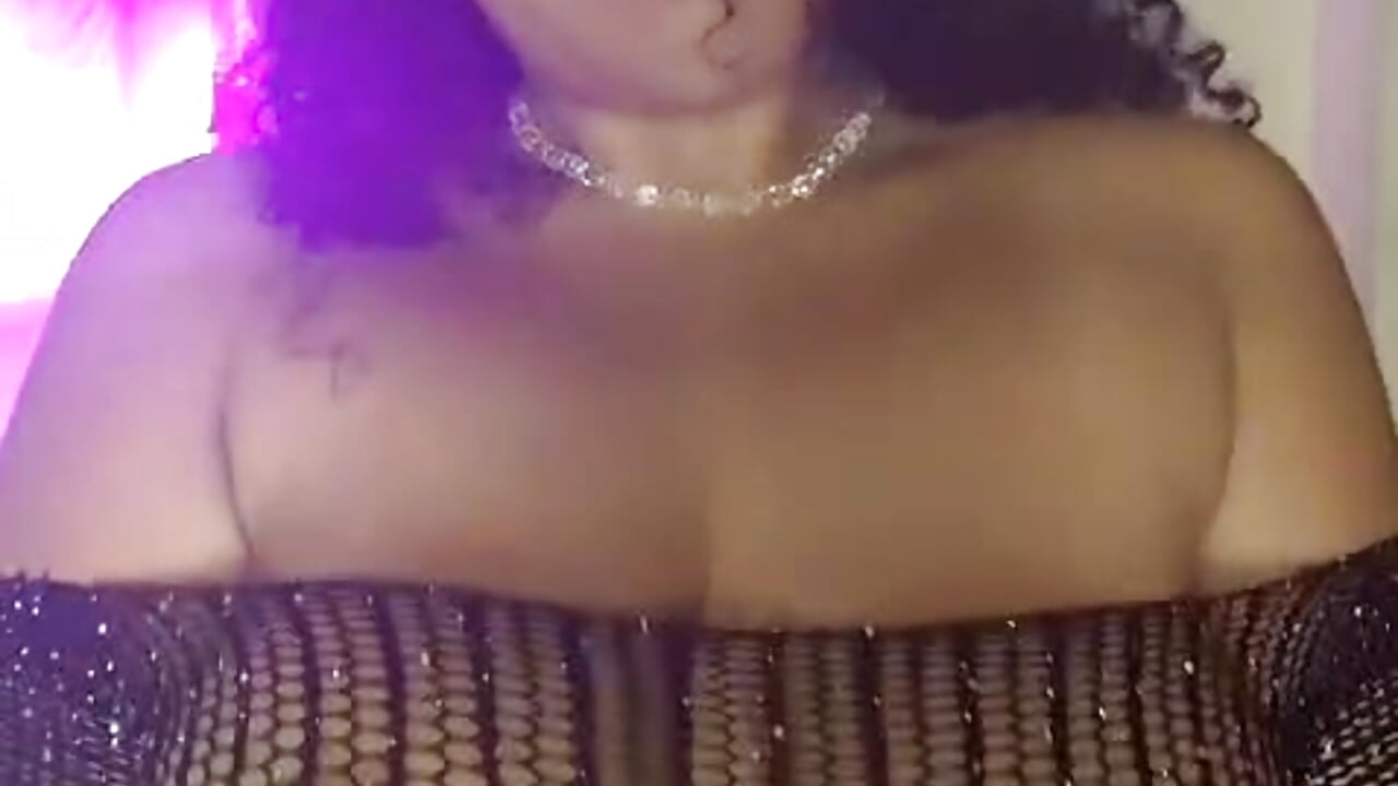 the pleasure I feel when you say you want to suck them - video by ivonne_diaz1 cam model