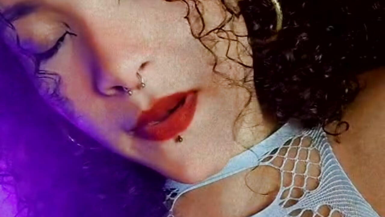 do you have hours handsome? - video by ivonne_diaz1 cam model