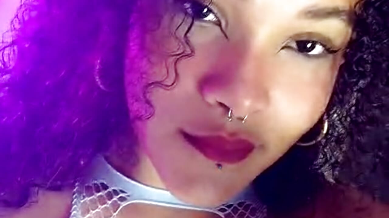 If you come and lick my delicious nipples - video by ivonne_diaz1 cam model