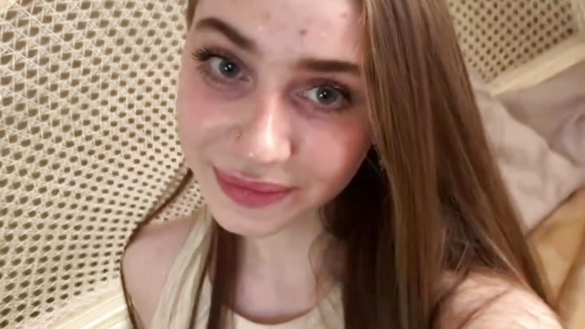 i see you :) - βίντεο μοντέλου EadlinGillim