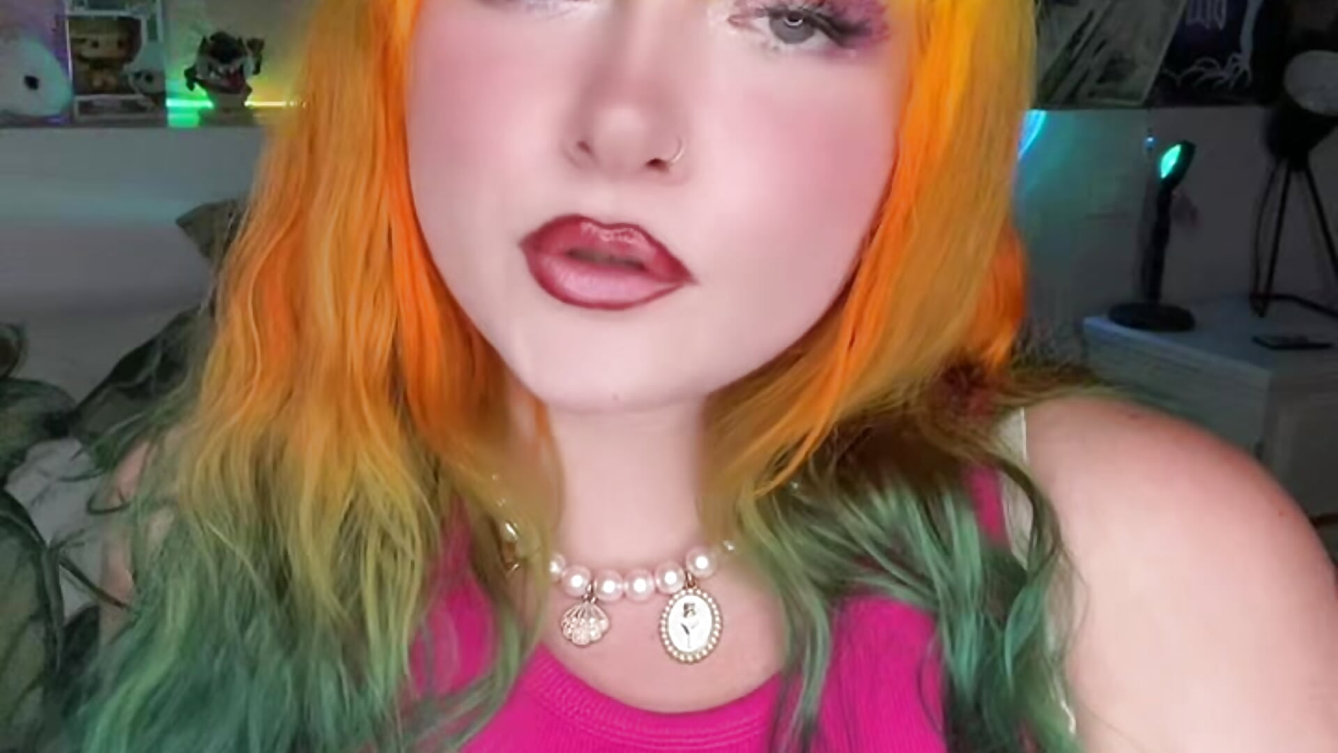 ❤️ — filmik Khitsunii, modela(-lki) na kamerkach