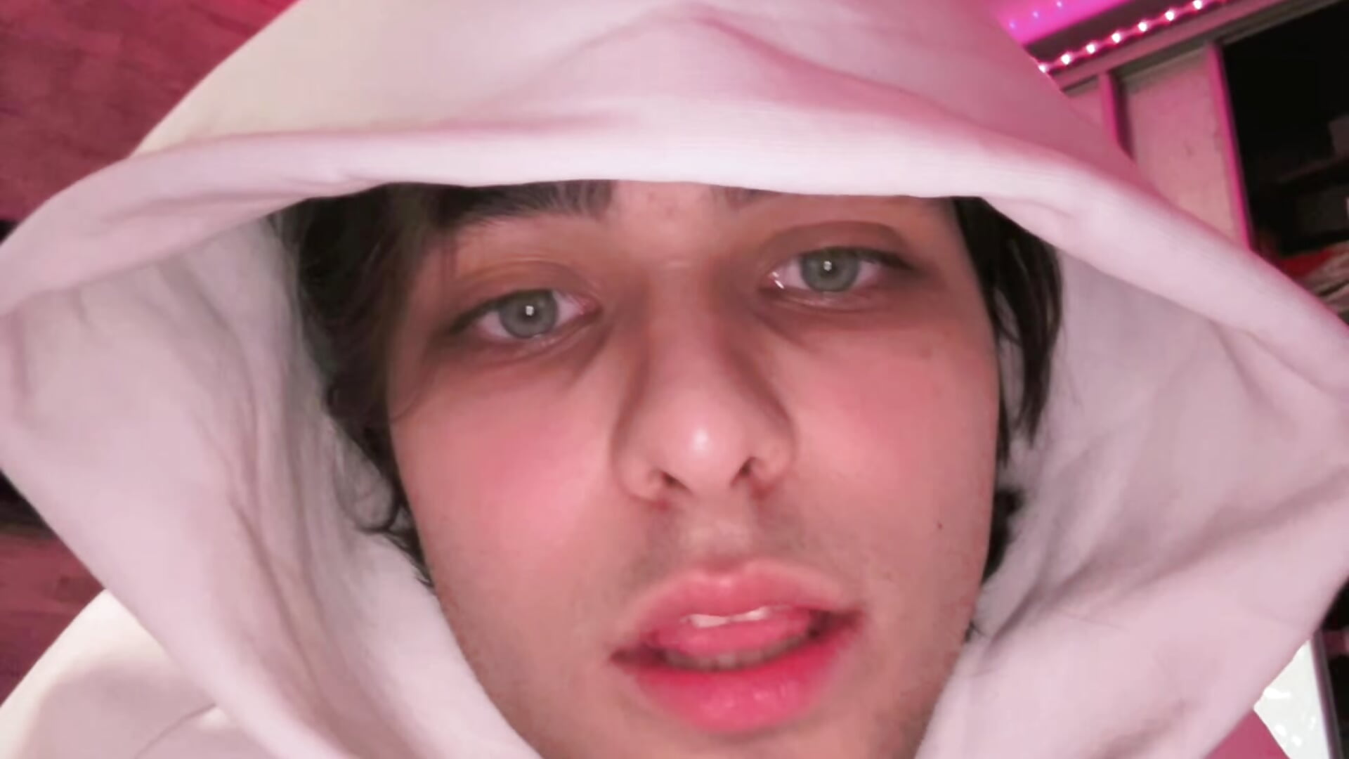 3a228c016a2c40658dd2b0afd4017fd4 - video by FireSoftx cam model