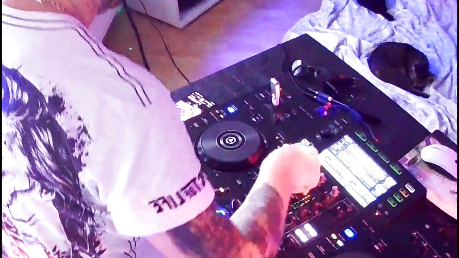 Techno Baby - vídeo de Adonishot modelo de câmara