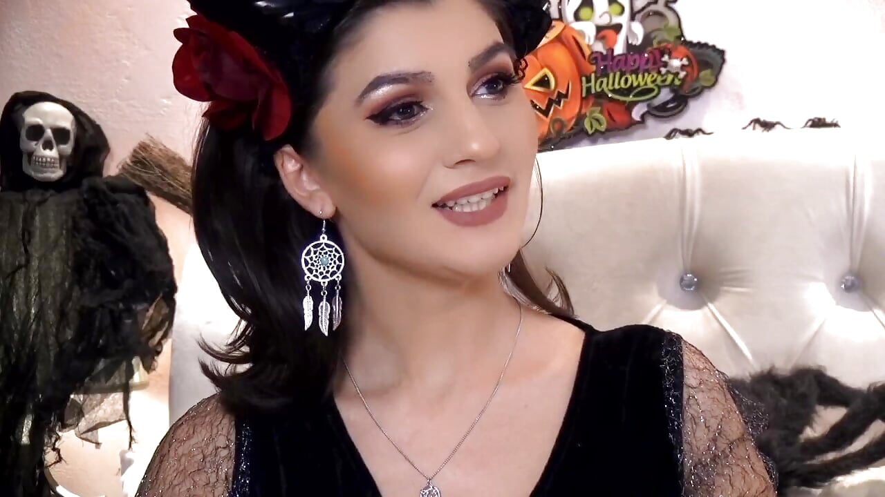 Halloween  moments – video od webkamerové modelky LaraVixen