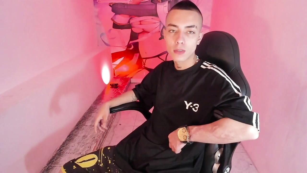 Just Me - video by Dereck_Boy8 cam model