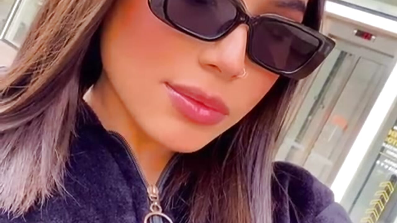 Glasses- flow and elegance - video di rubyrouge__ modella di cam