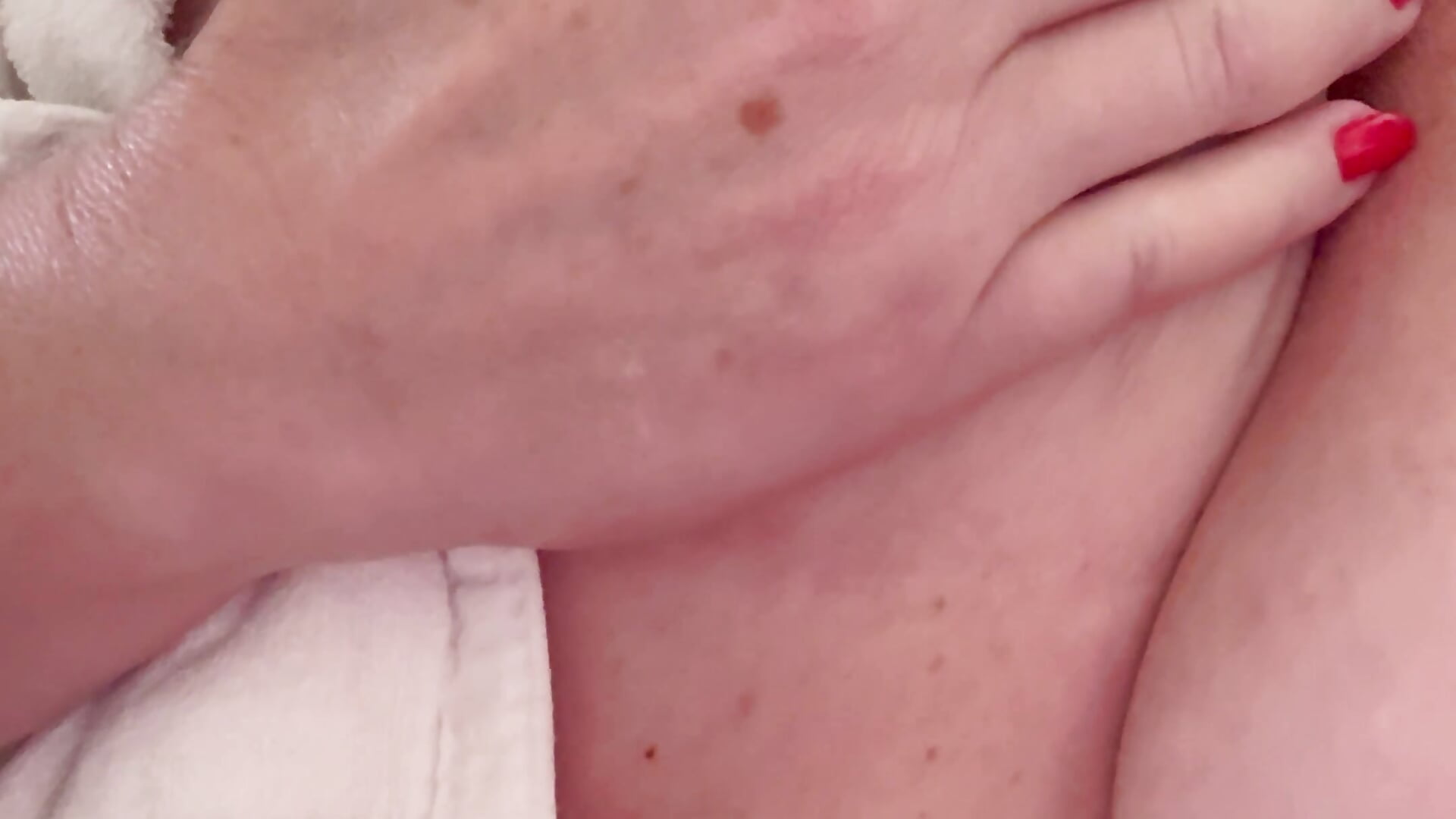 Toda milf adora amamentar! - video by Anjinhavagabunda cam model