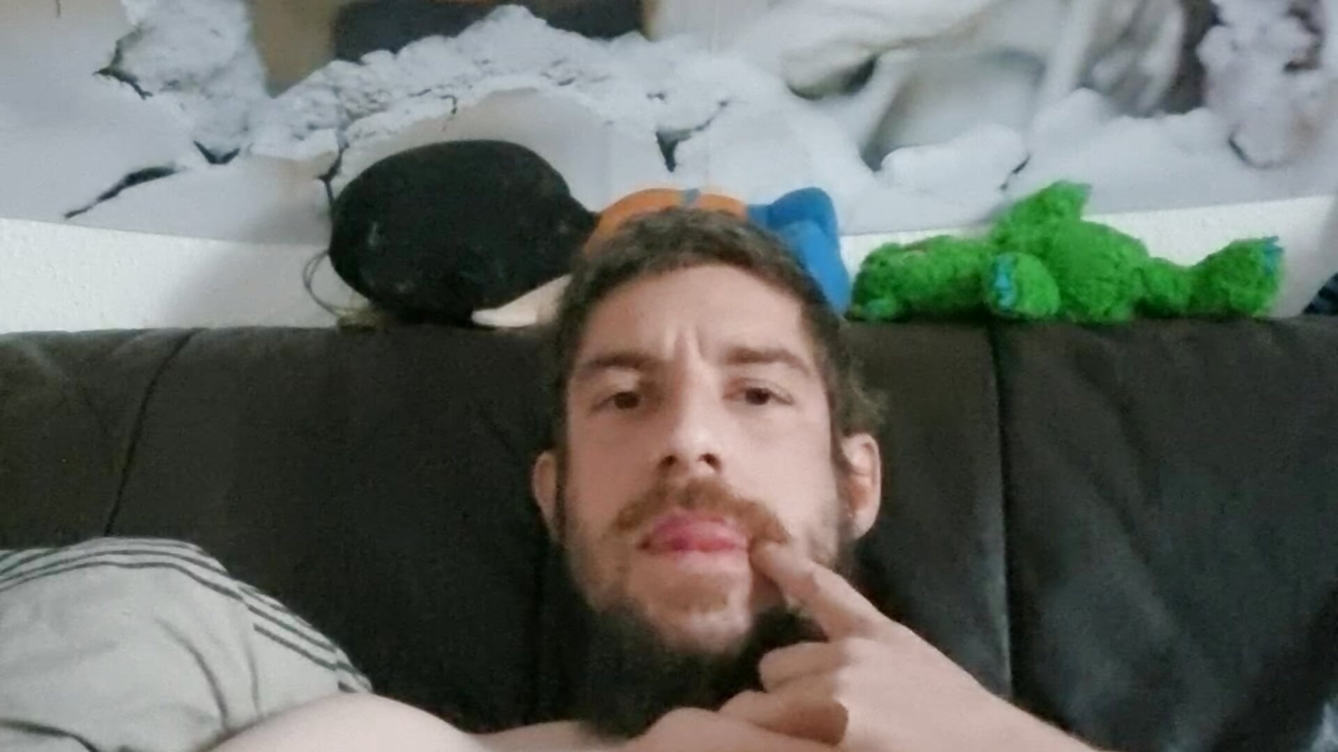 Ich leicht geil. Privat würde ich alles machen. 😉 Hab ich richtig Bock drauf. Na wer traut sich? - video by Gecko303 cam model