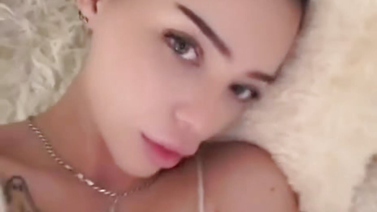 Brunette 🖤🖤🖤 – video od webkamerové modelky Hannah_xBaby