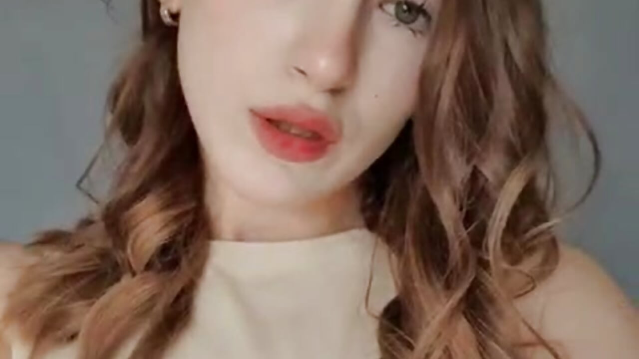 video5458860200075225115 - video van lunamuna1 cam-model