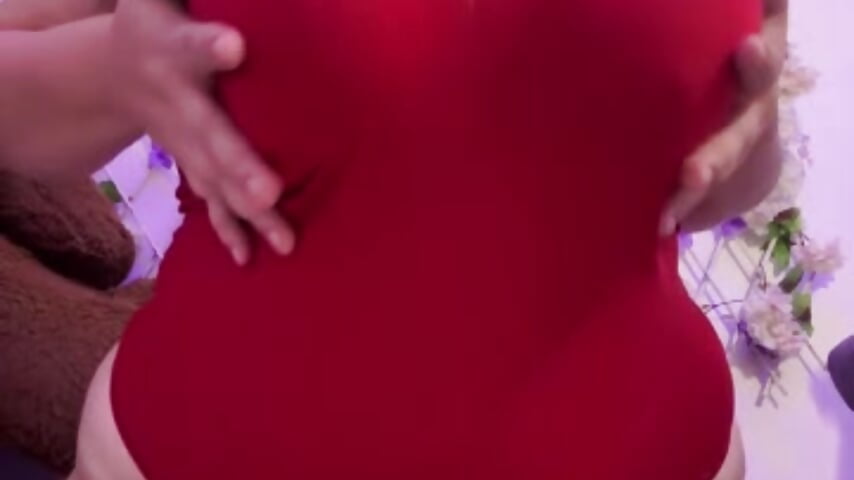 do u like the color red? ❤️ - vídeo de la modelo de cam Emily_Taylor2