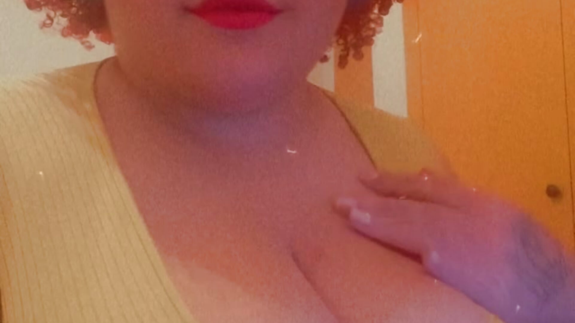 Bright in yellow - video by GoddessMocha cam model