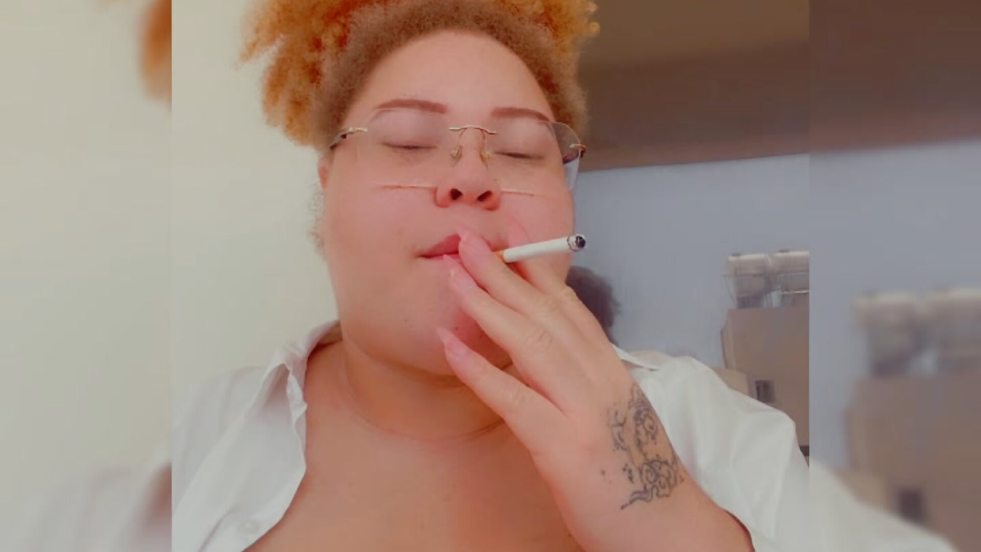 Smoking on the balcony - video by GoddessMocha cam model
