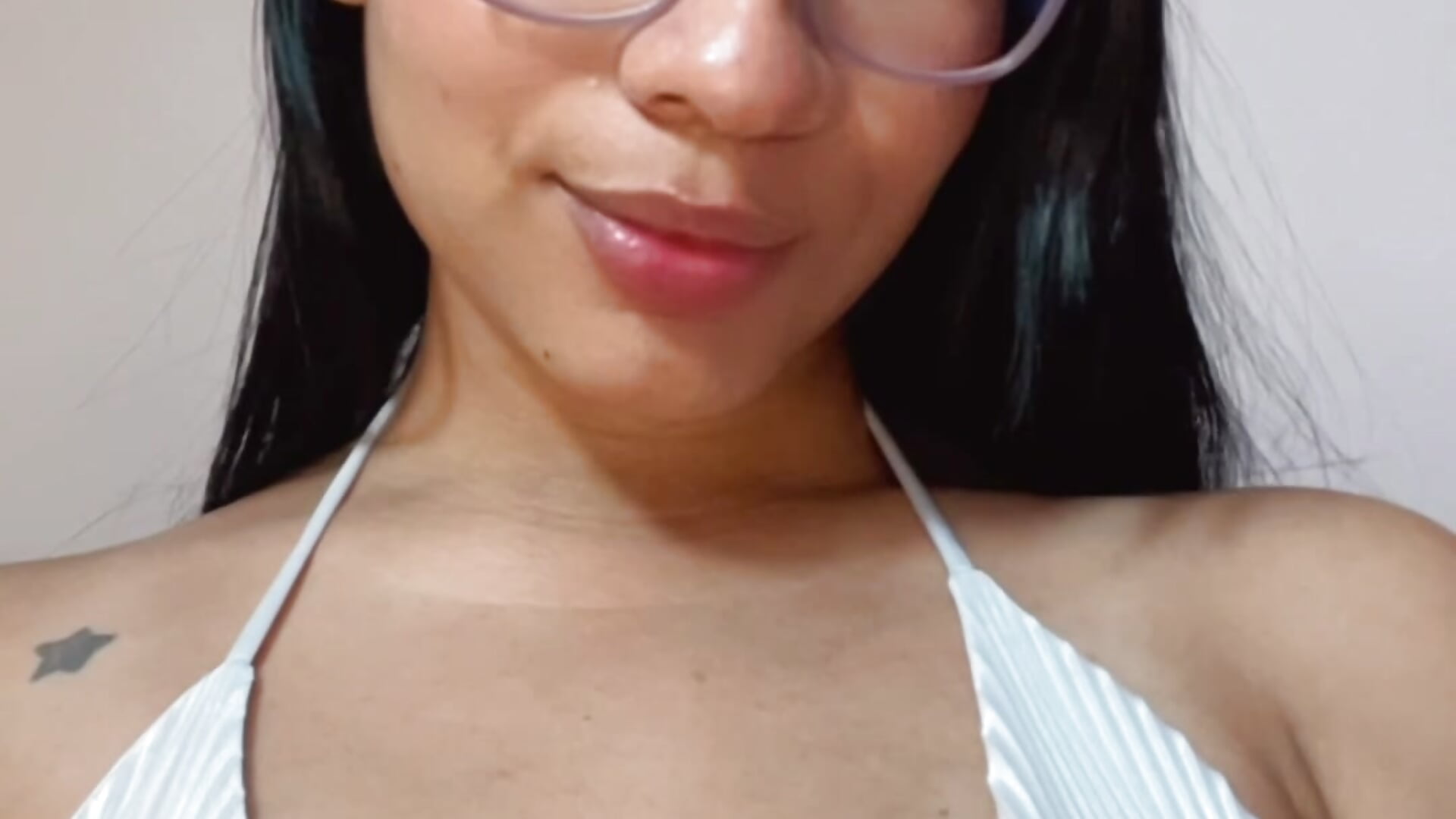🤭🤭 - video oleh model kamera Danaeluxe