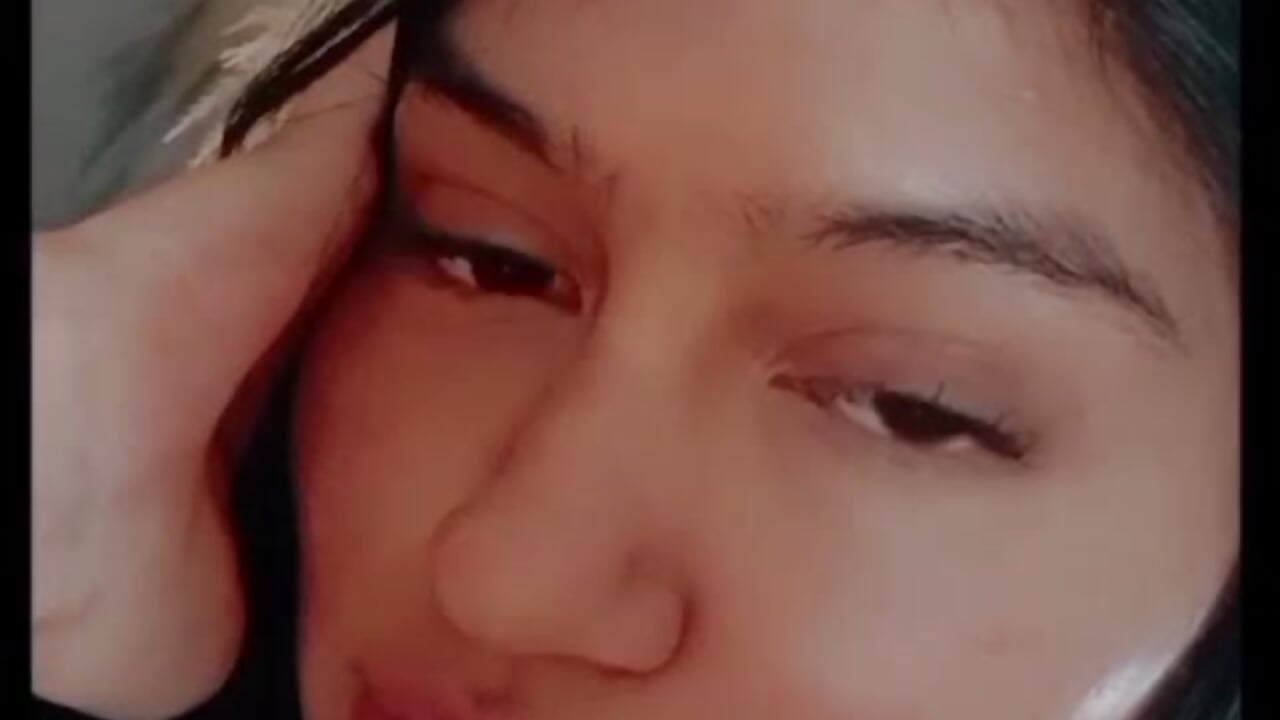 kisses - AidaJones 캠 모델의 동영상