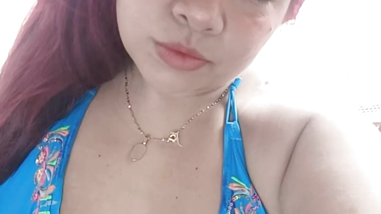 Disfrutando la piscina - video by Candy-sexxx72 cam model