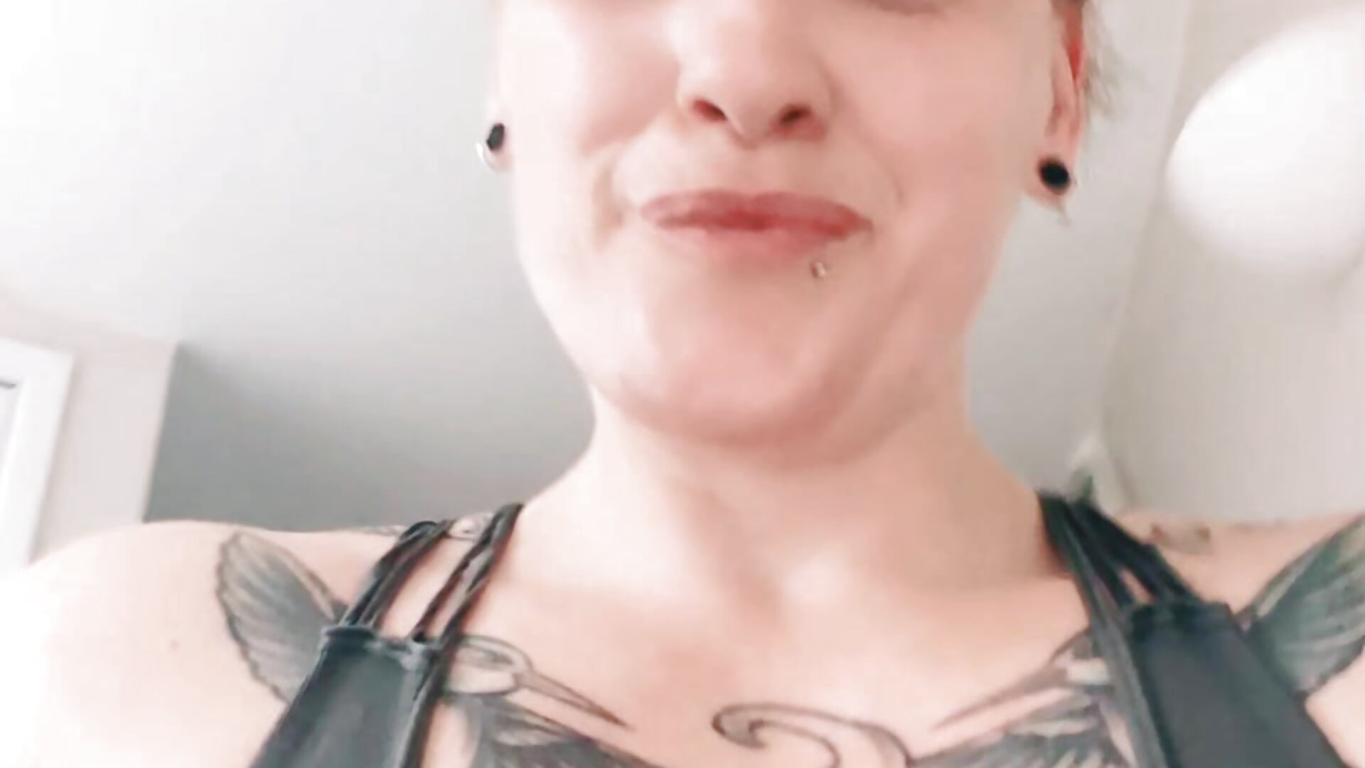 Morning jiggle after sweaty workout 😛🥵 - video by Red_Fox_UK cam model