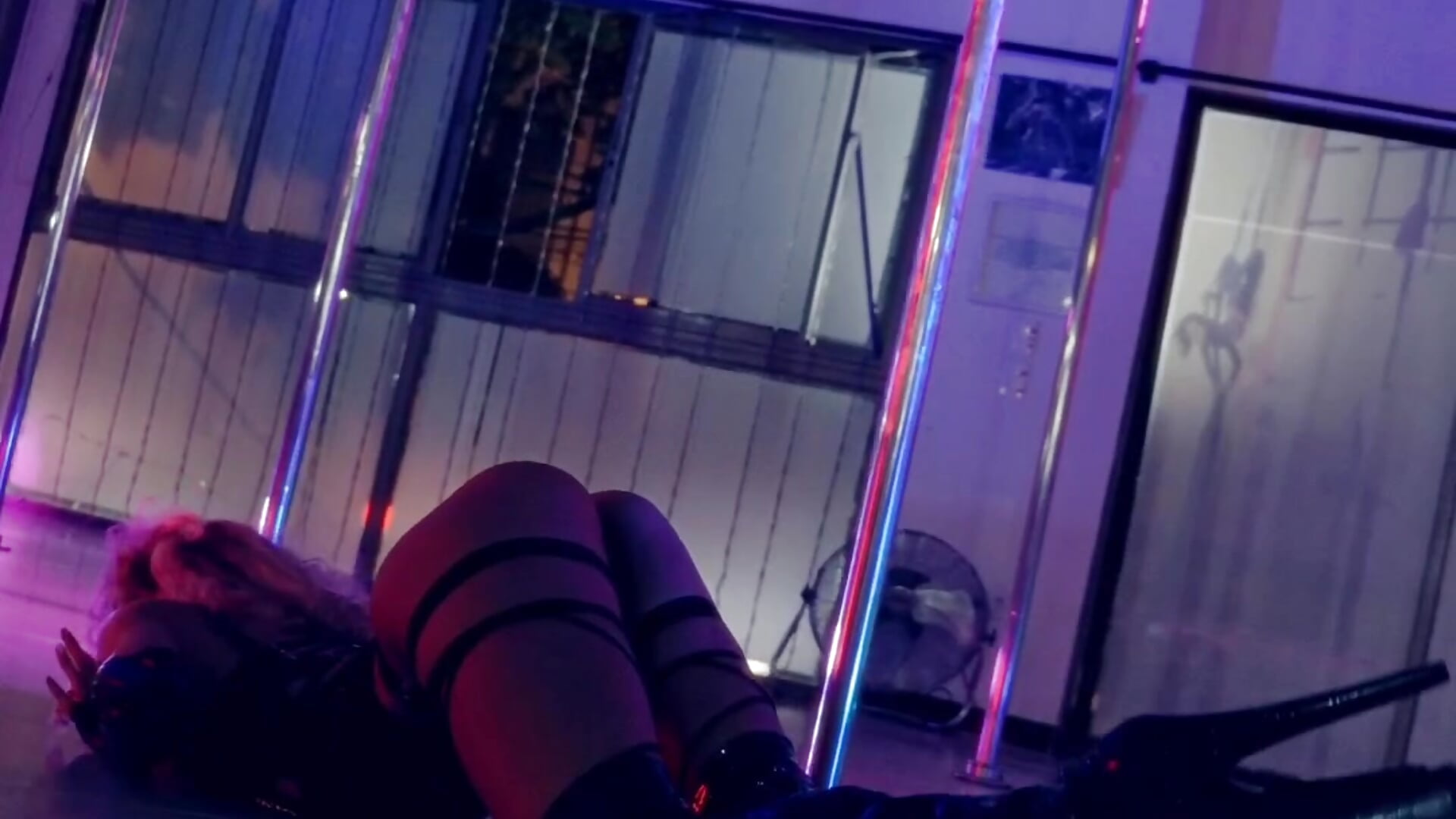 Show Crazy in love. Exotic pole