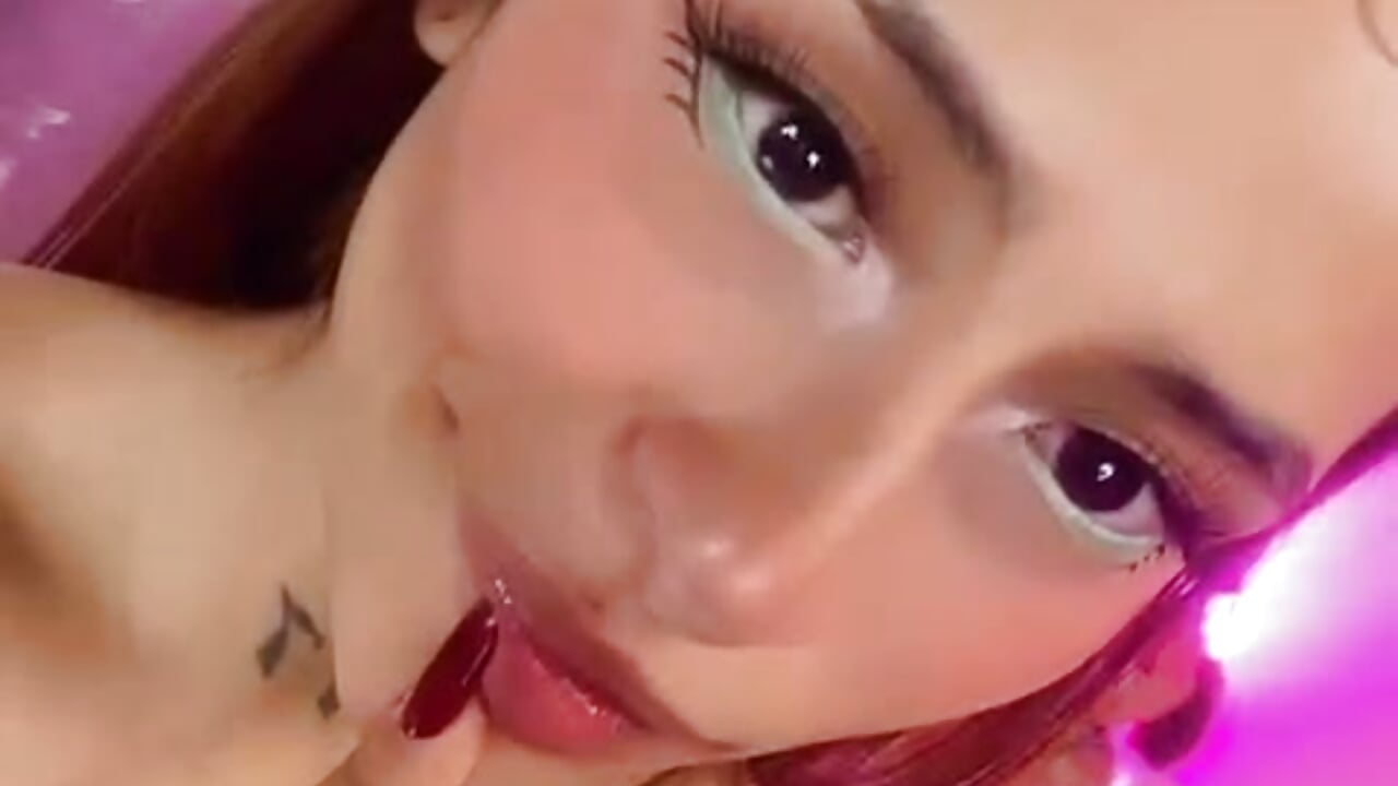 suck and see - video by AnnieCouperr cam model