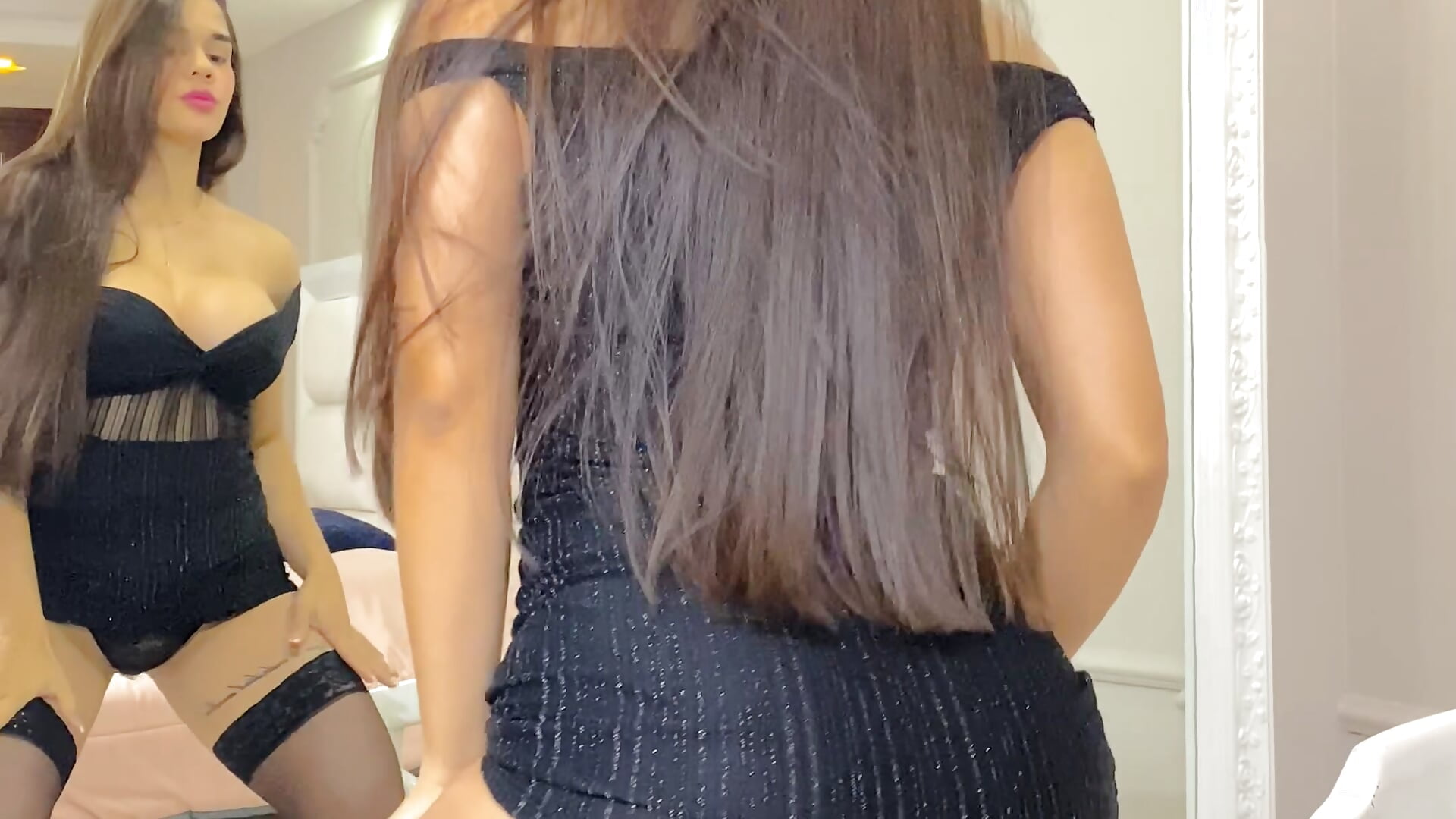 Dancing to you😏🍑 - video by BellaLeclair cam model